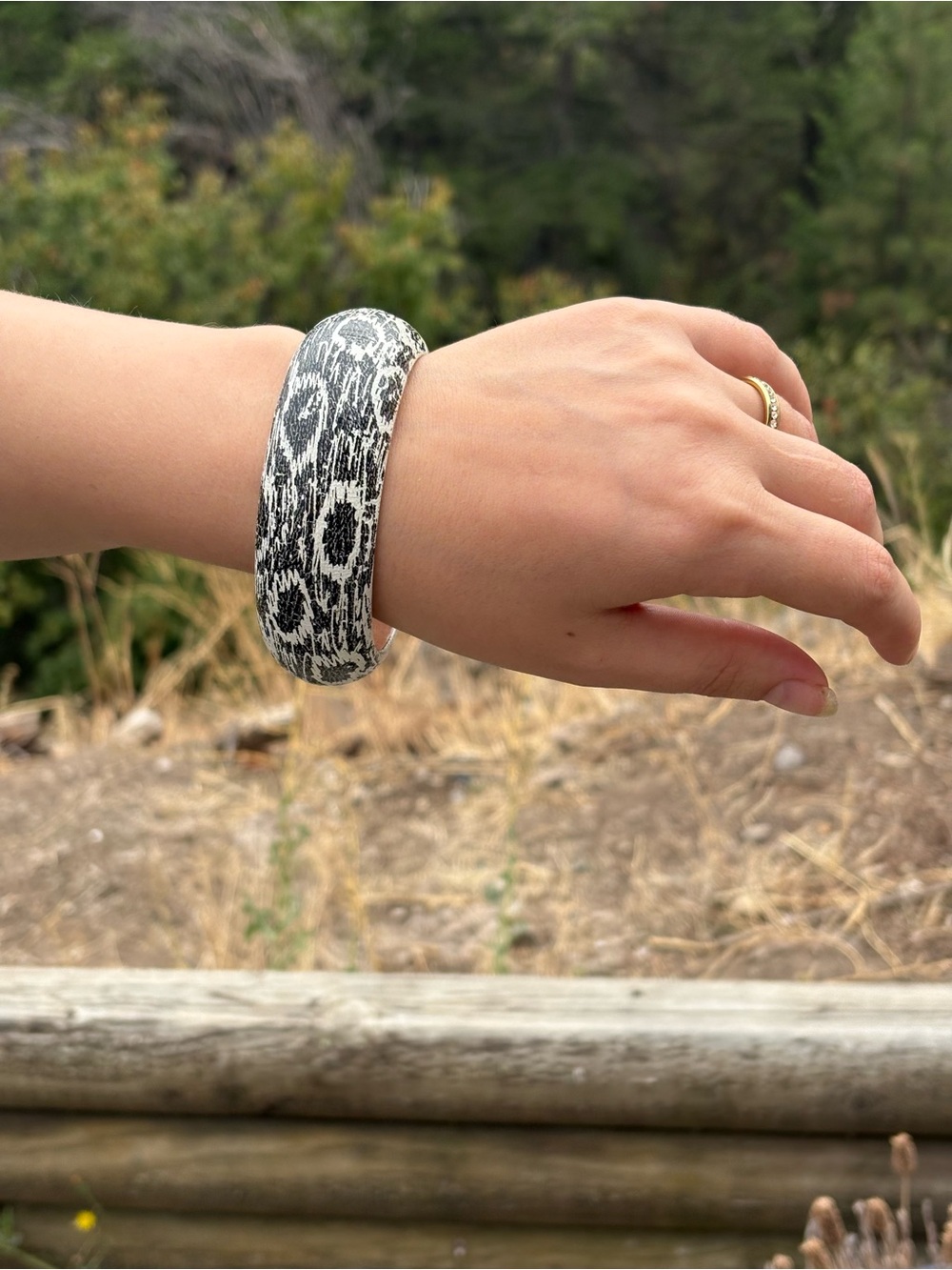 Ladies Italian Black&White Bangle